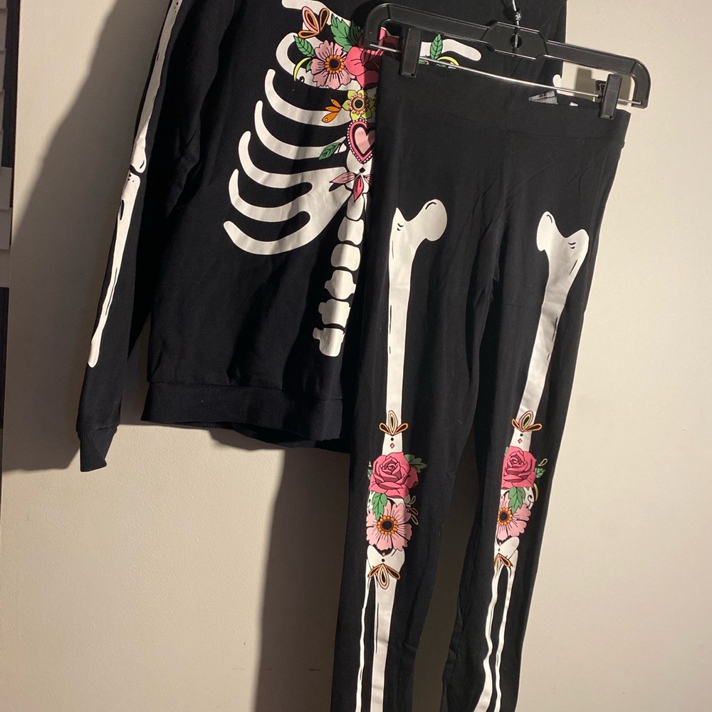 Floral Skeleton Black Sweatshirt and Legging’s set